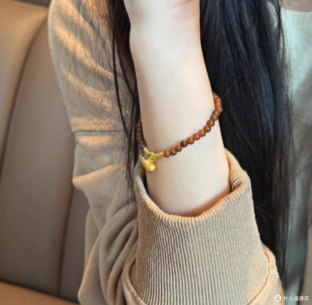 汉唐珠宝:足金葫芦装饰和田玉手串,演绎东方女性的典雅之美