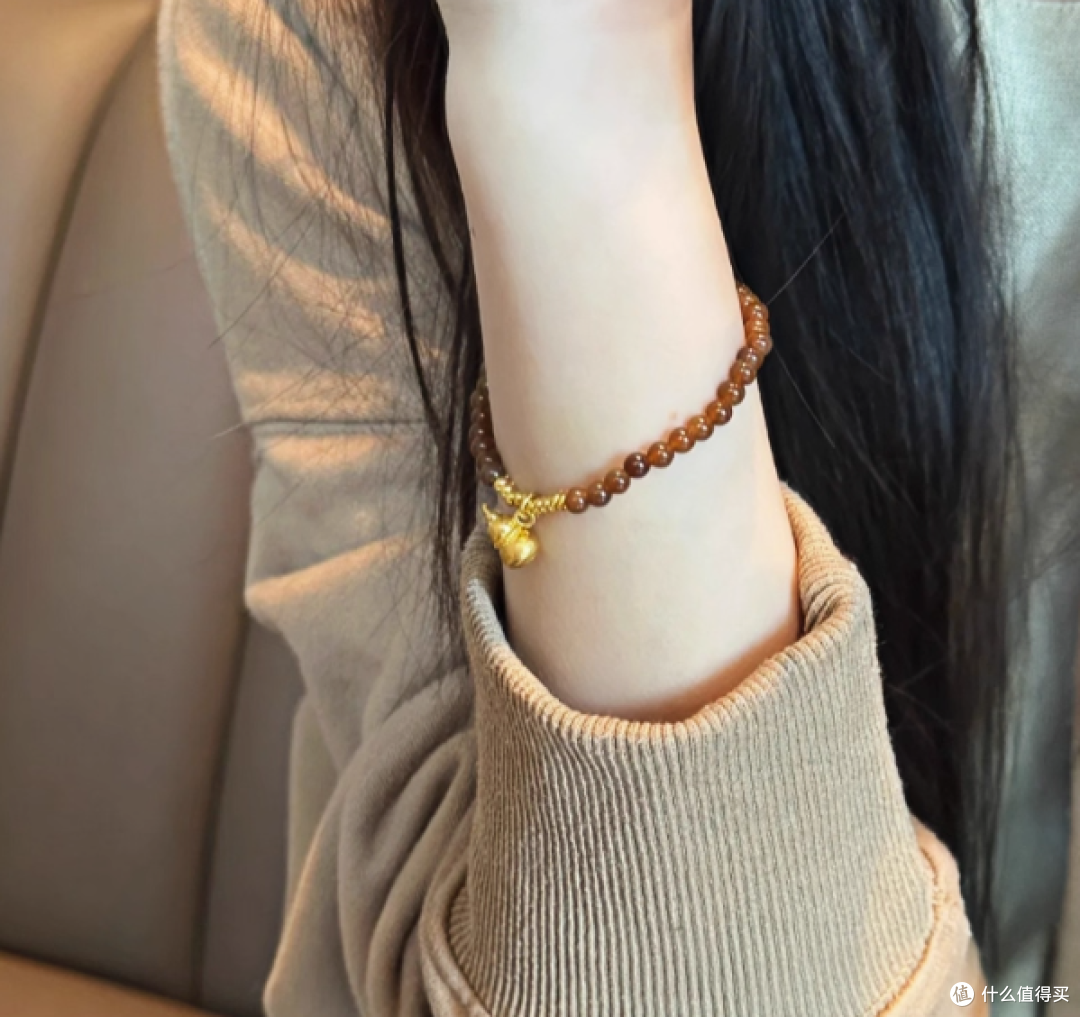 汉唐珠宝:足金葫芦装饰和田玉手串,演绎东方女性的典雅之美