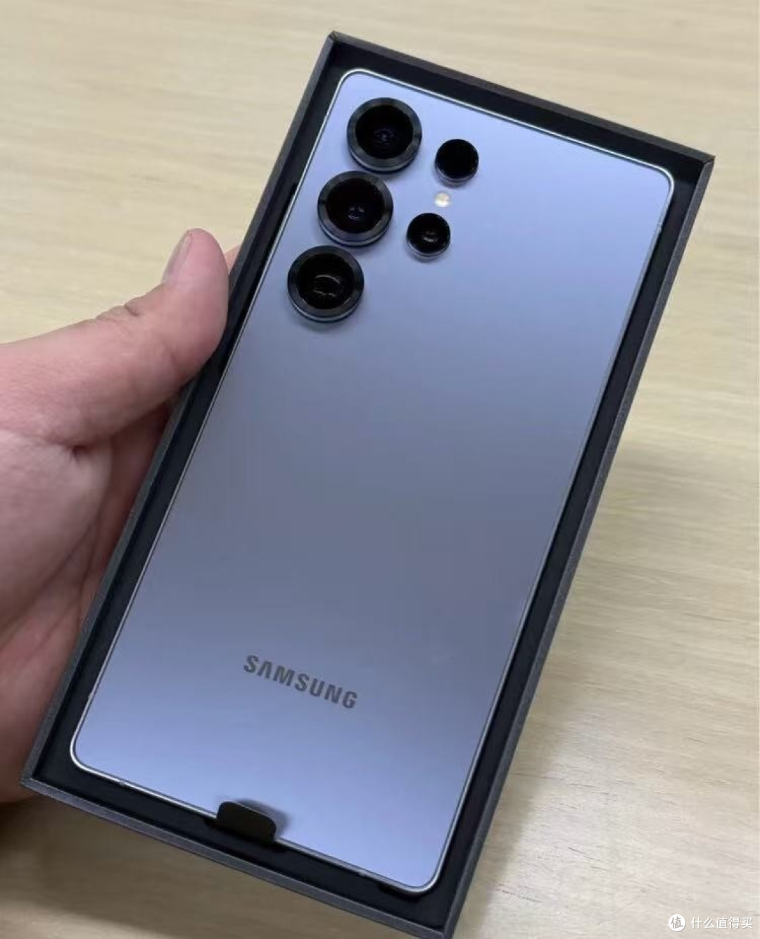 安卓机皇史无前例“大跳水”,16GB+1TB跌价3301元,钛金属+2K屏