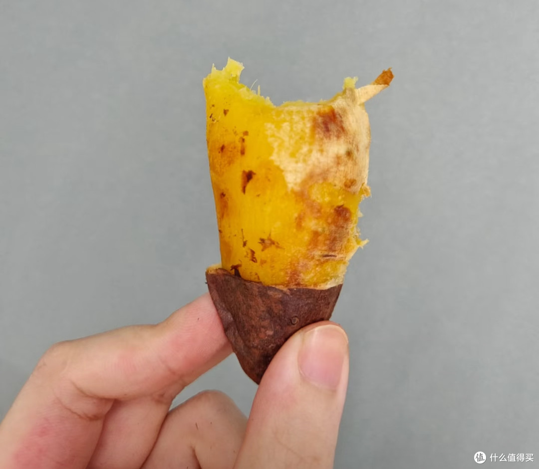 路边摊烤红薯背刺过!