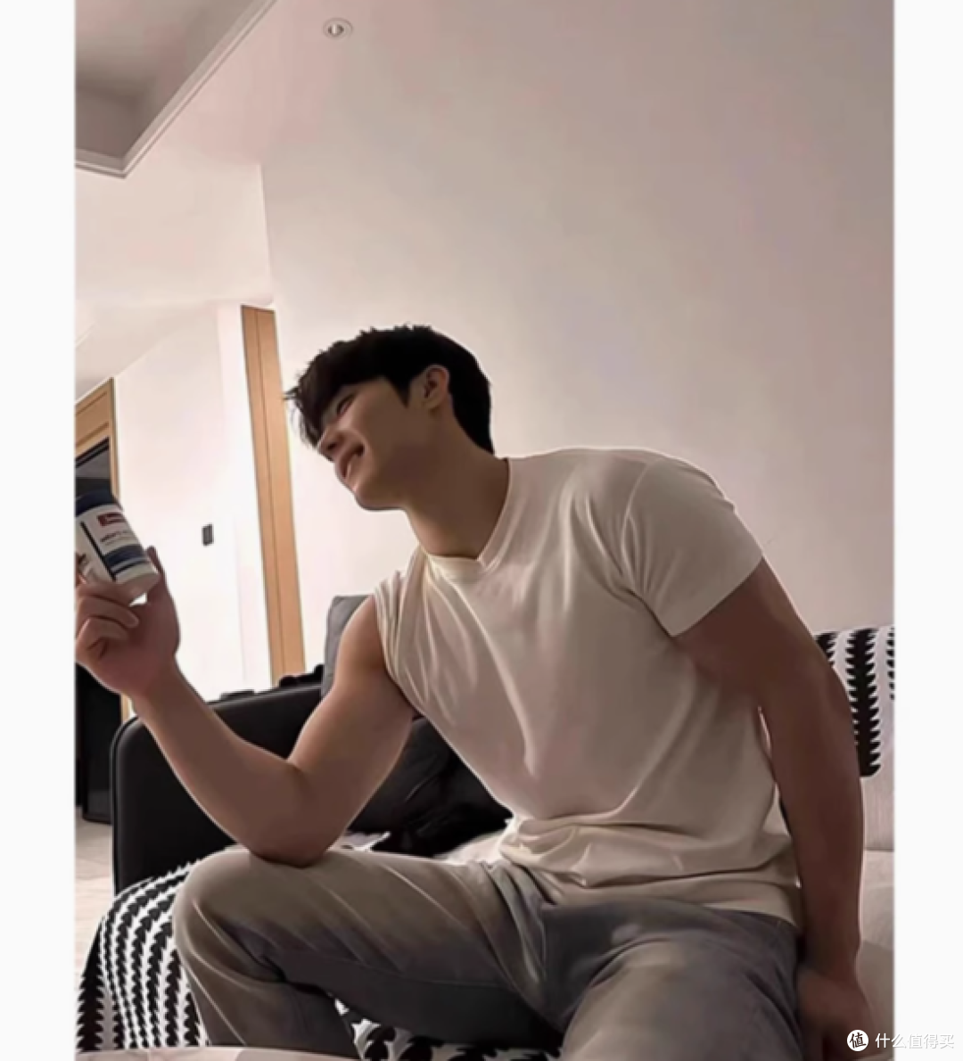 Light Weight男生收袖口短袖:夏季美式型男的健身魅力之选