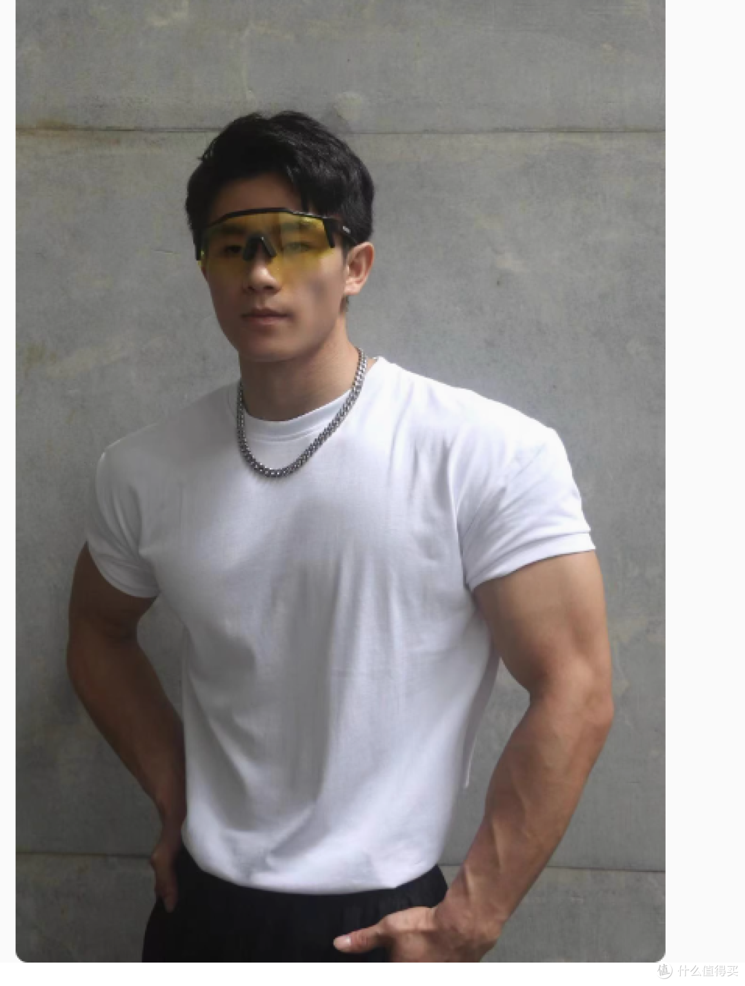 Light Weight男生收袖口短袖:夏季美式型男的健身魅力之选
