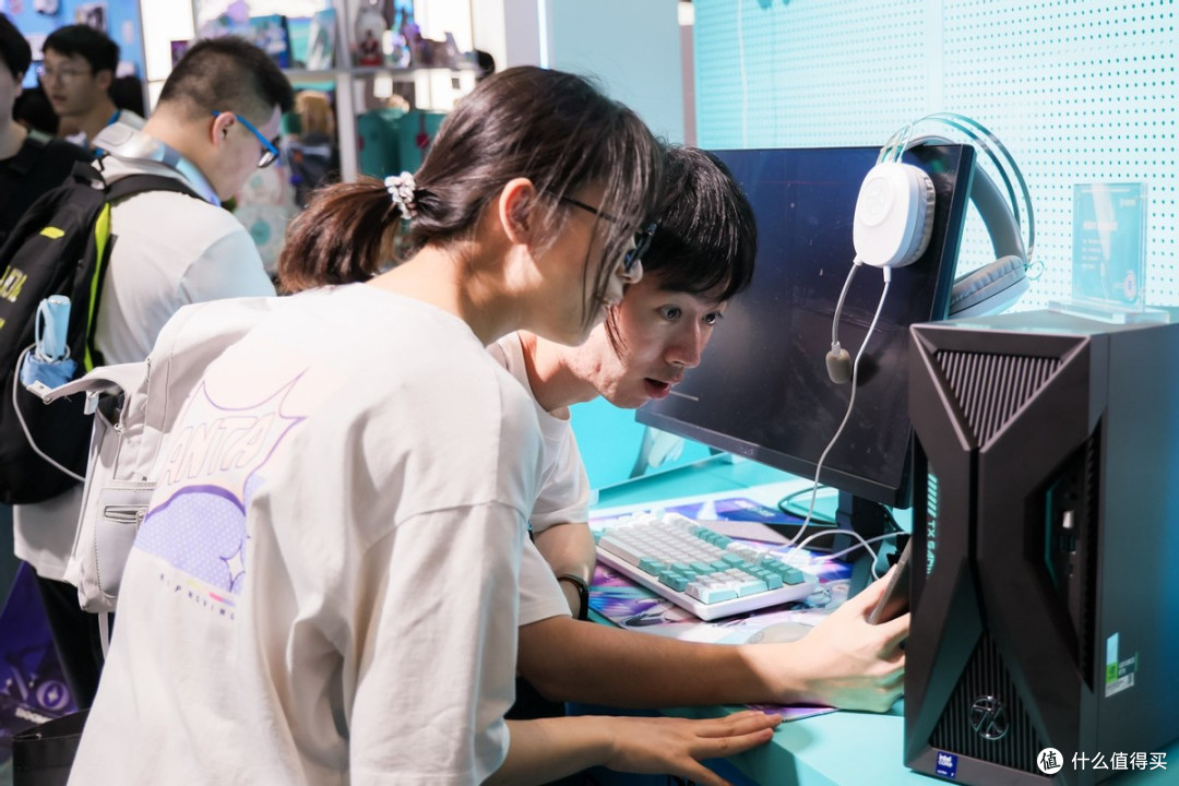 硬核狂欢！ROG高性能台式机燃爆BW2025 助力玩家享受极致电竞体验