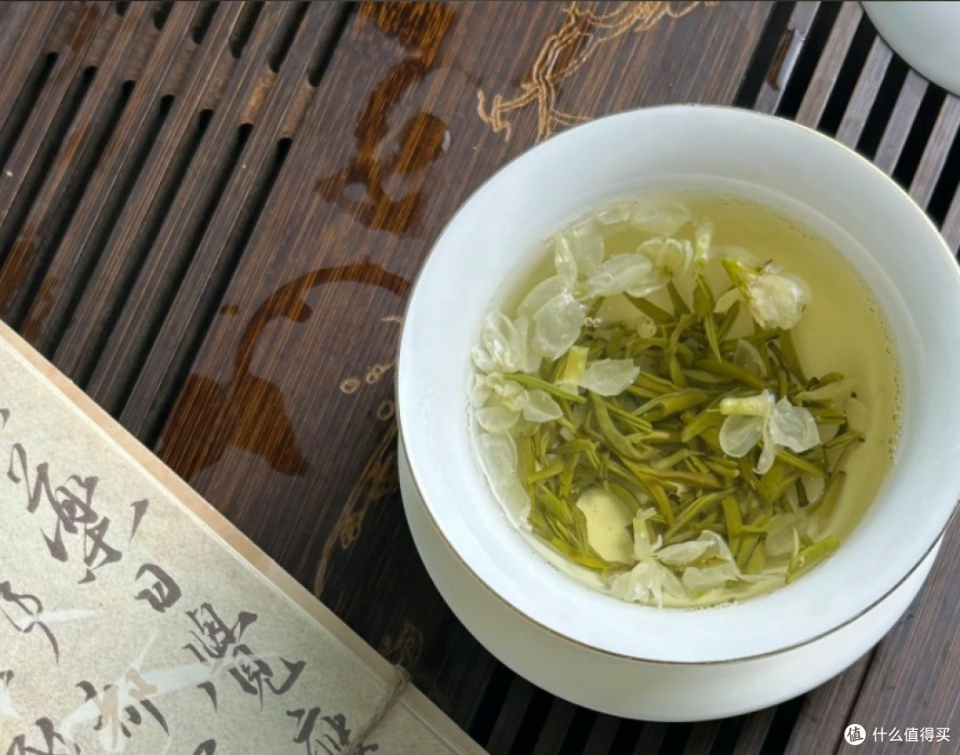 碧潭飘雪小蓝罐,克莱因蓝里的茉莉香,开启花茶品鉴新篇
