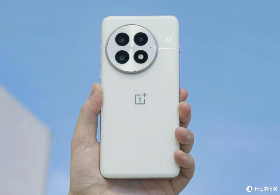 一加旗舰“重回低价”，24GB+1TB+骁龙8至尊版，国补后跌价1200元