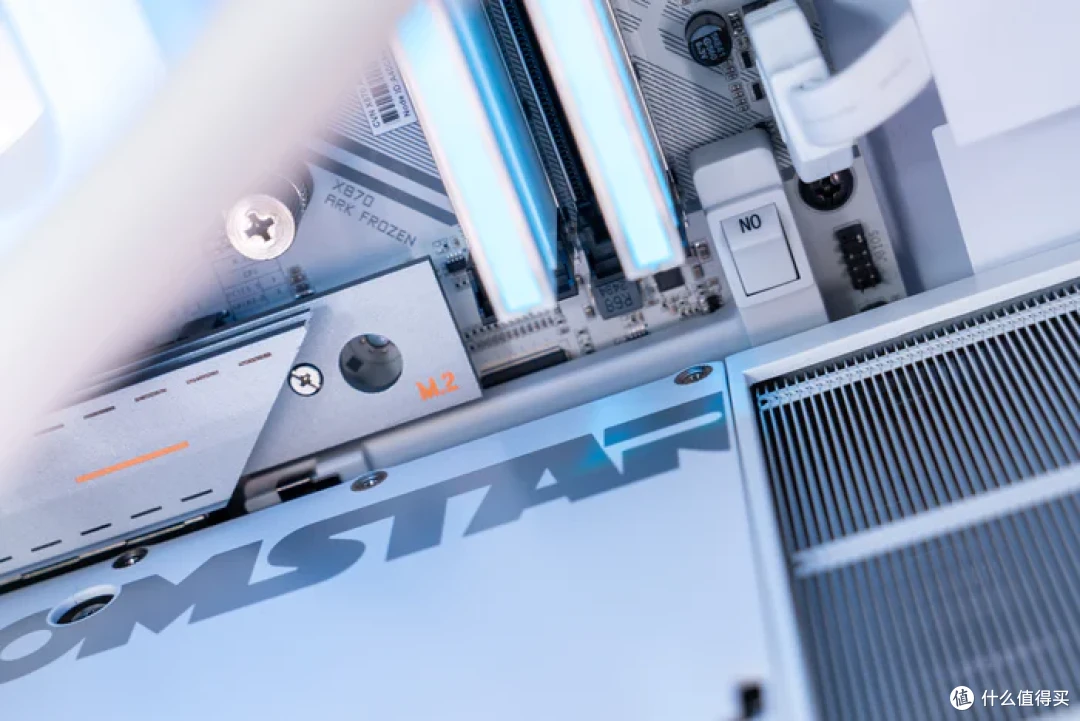 分形工艺Meshify 3+七彩虹X870方舟+影驰5070星曜LUNA装机展示