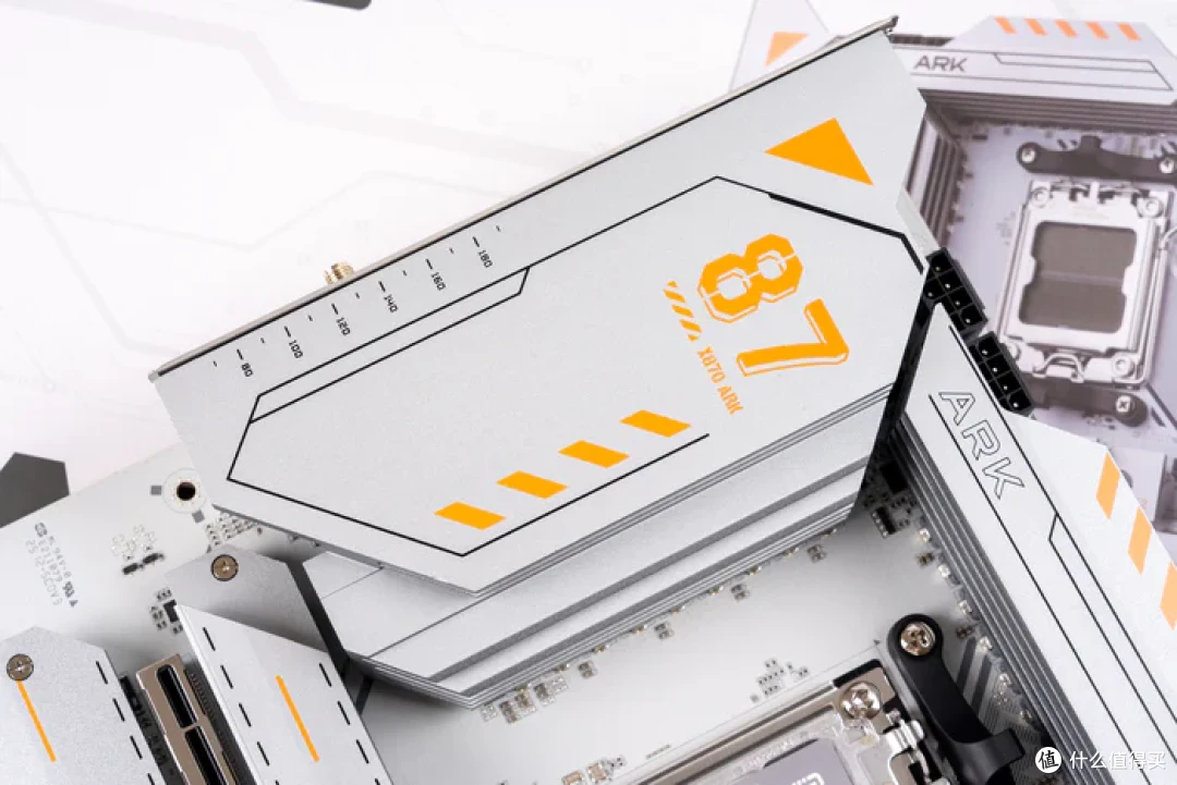 分形工艺Meshify 3+七彩虹X870方舟+影驰5070星曜LUNA装机展示