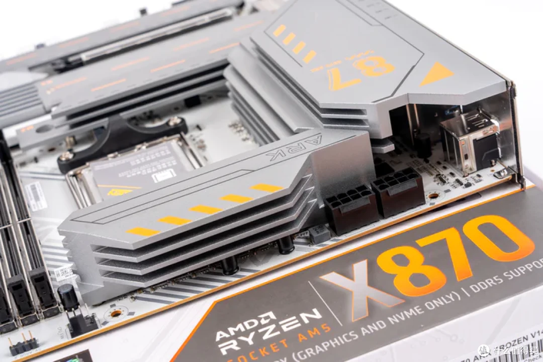 分形工艺Meshify 3+七彩虹X870方舟+影驰5070星曜LUNA装机展示