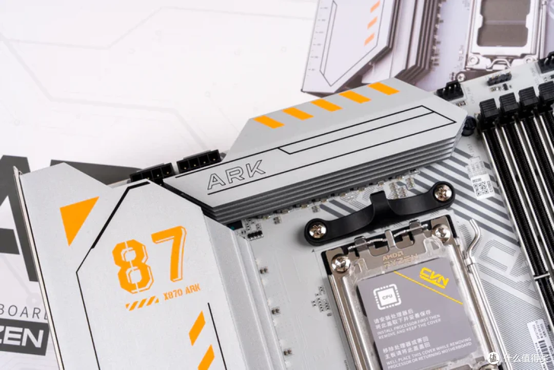 分形工艺Meshify 3+七彩虹X870方舟+影驰5070星曜LUNA装机展示