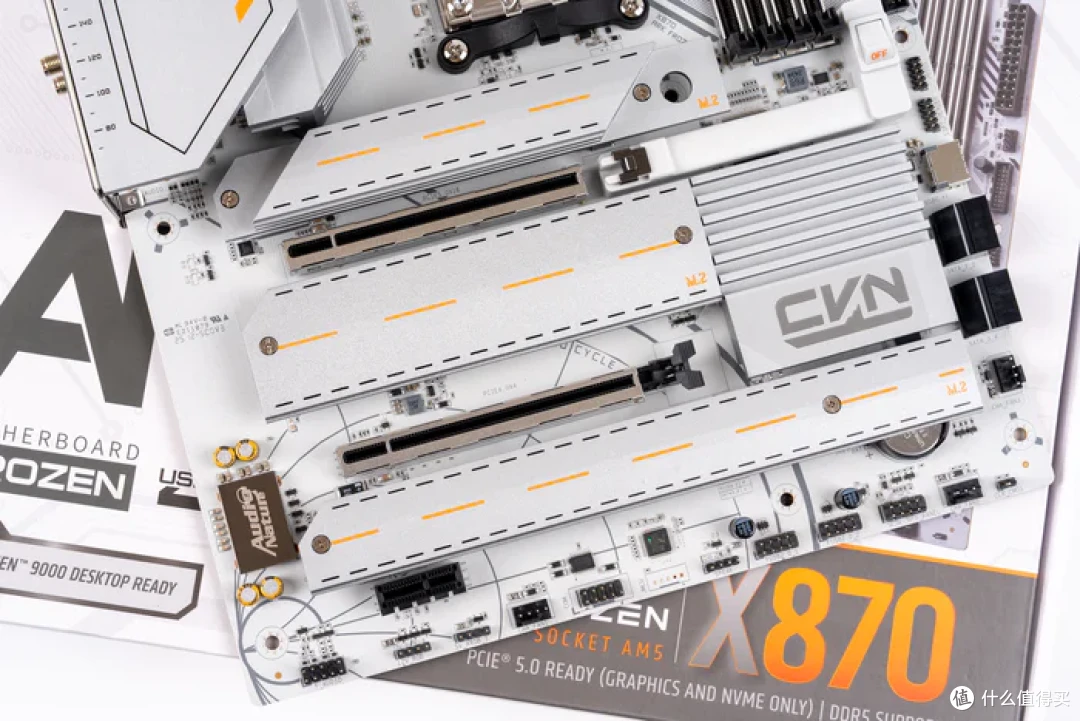 分形工艺Meshify 3+七彩虹X870方舟+影驰5070星曜LUNA装机展示