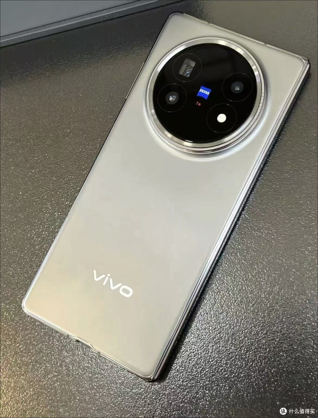家人们,最近折叠手机可太火了,