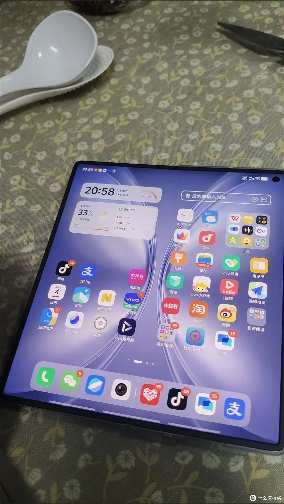 家人们,最近折叠手机可太火了,