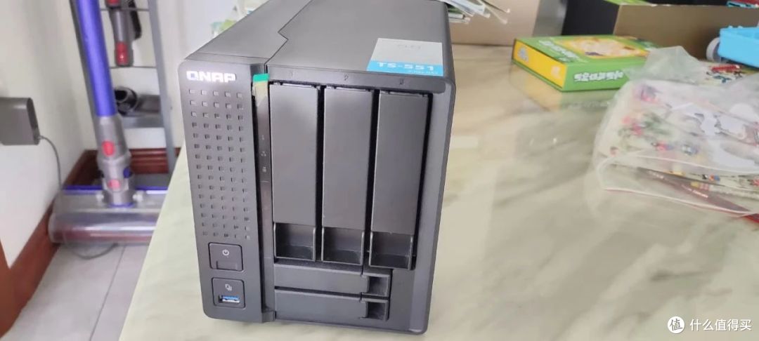 4张出头买一个专业NAS品牌5盘位机器，带HDMI可以刷飞牛