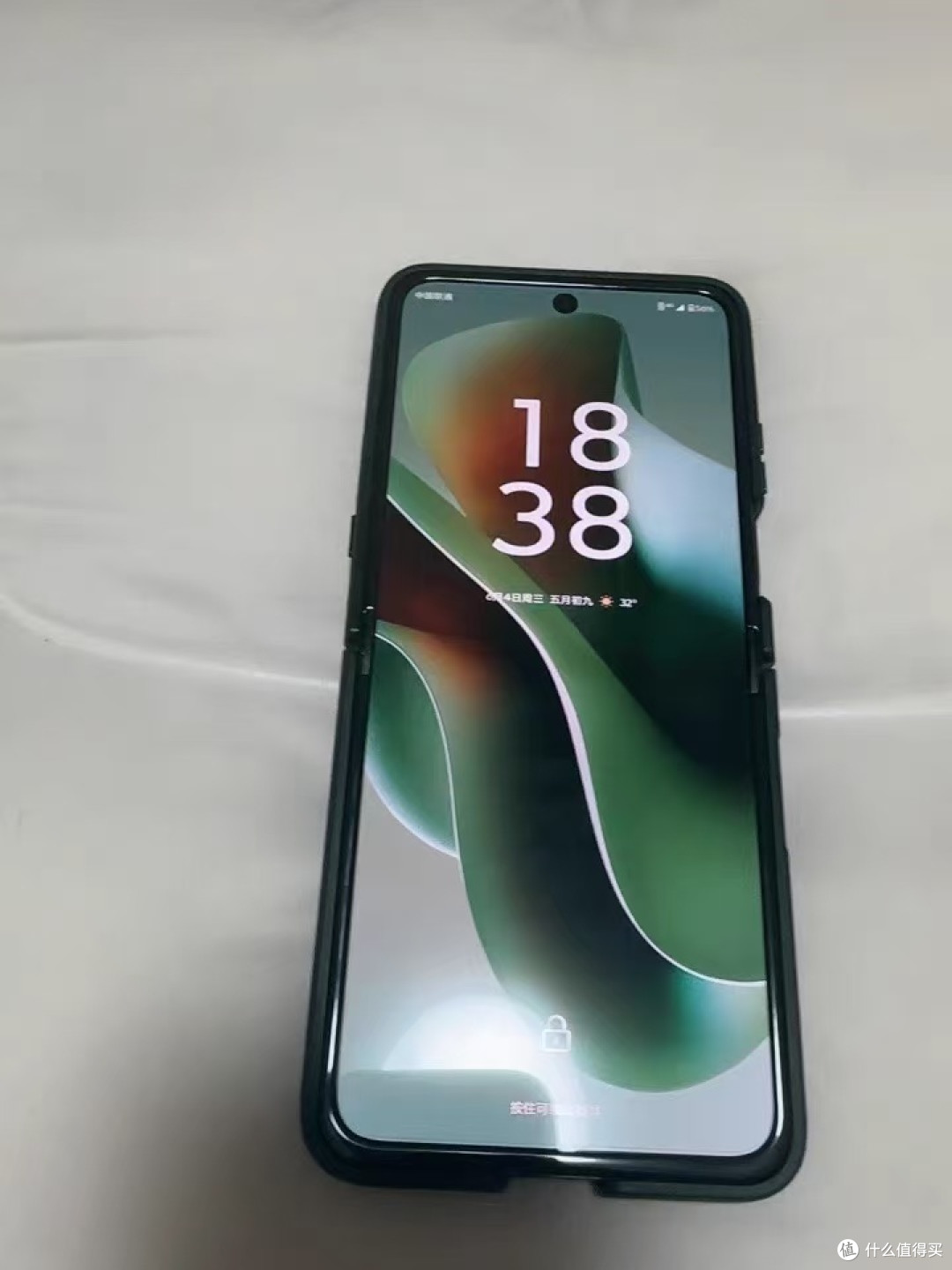 折叠屏手机这东西,说实在的,买不买真得看你自己的情况,