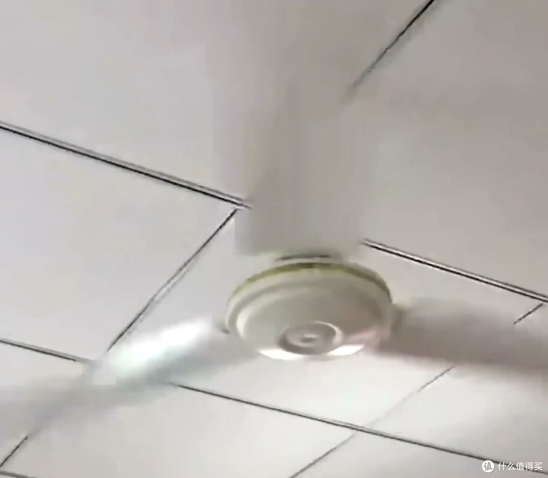 老家饭厅装了台吊扇,三伏天吃饭也舒坦!