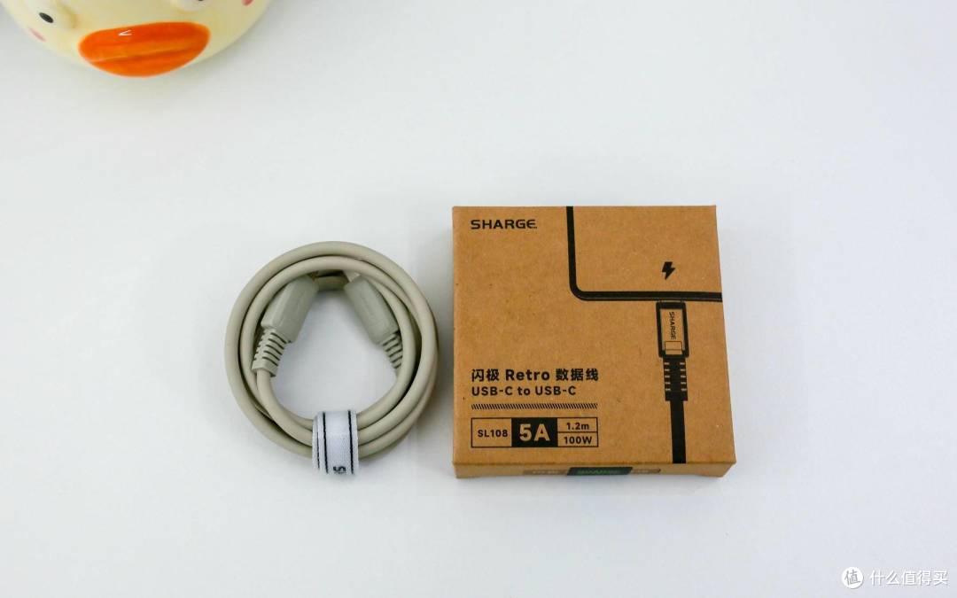 复古与科技的完美碰撞:闪极点阵屏100W快充+冰蓝充电宝体验