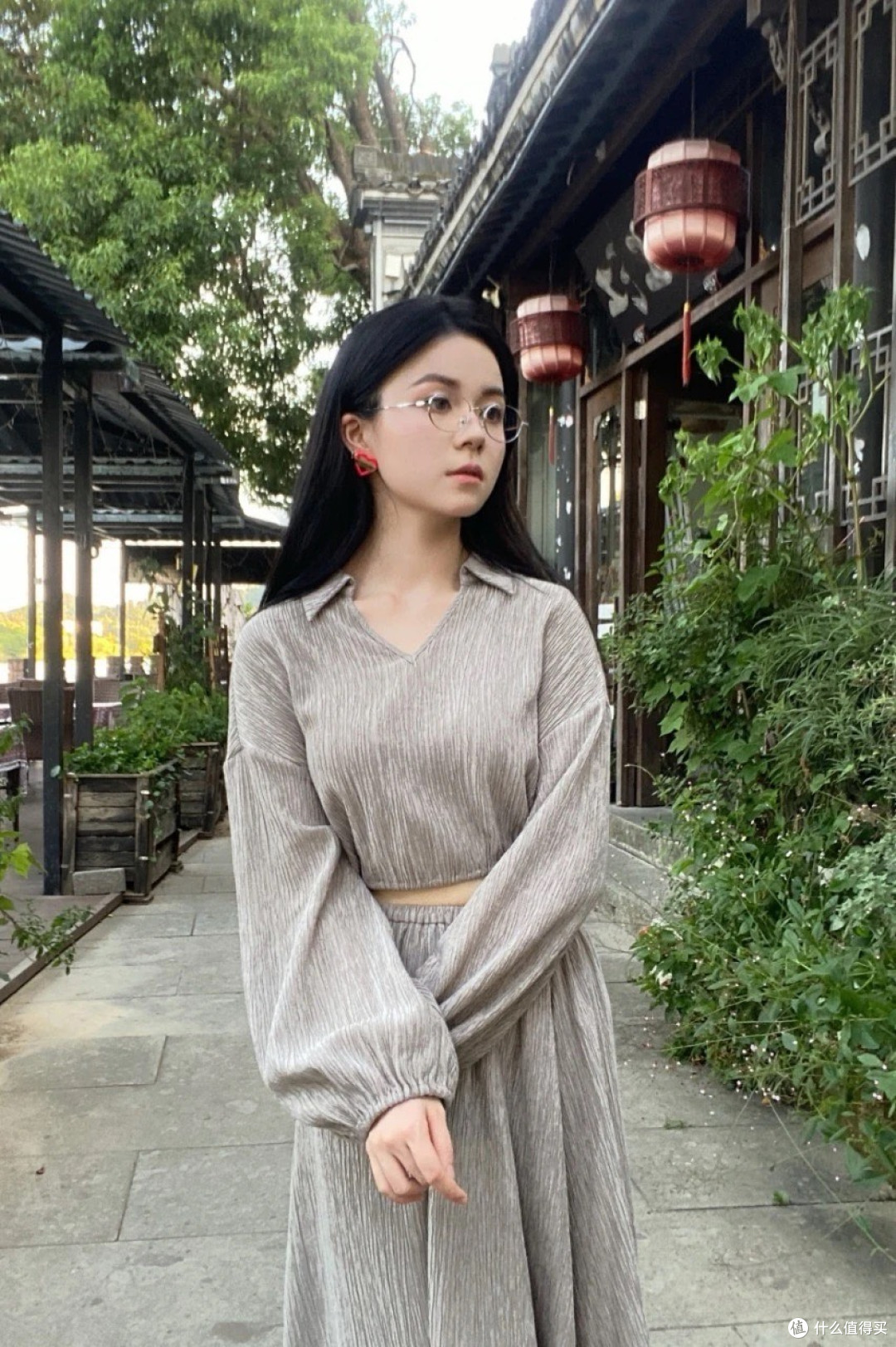 戴眼镜早不是“看不清才戴”那回事了,妥妥成了穿搭的神来之笔