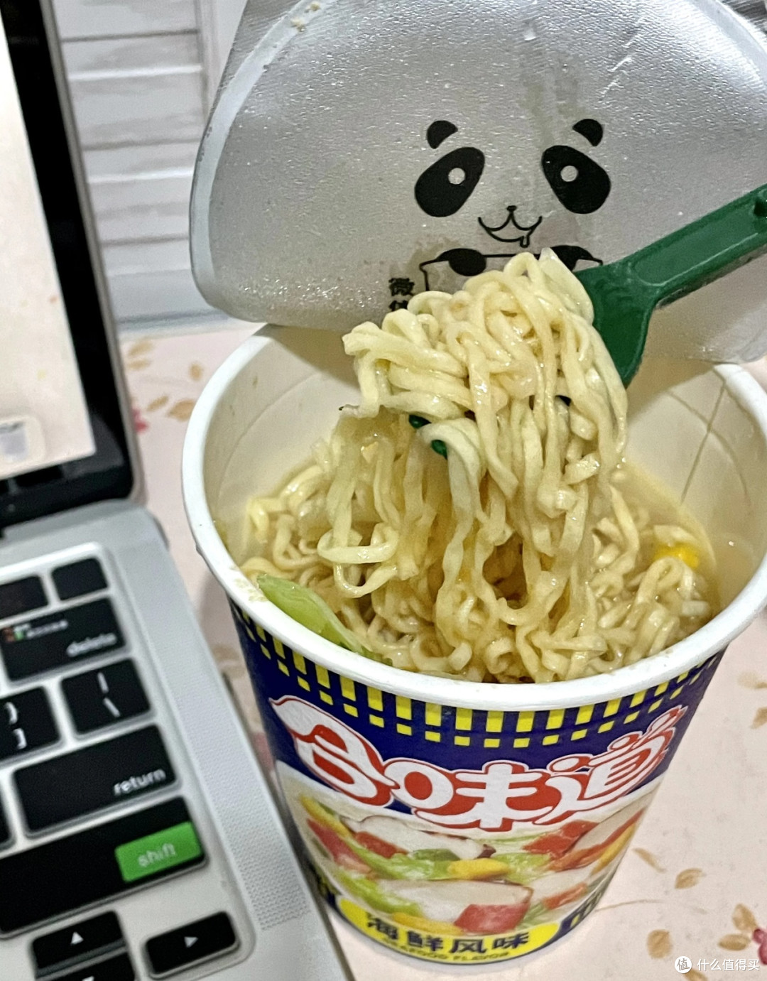 速食之光：合味道海鲜风味杯面！