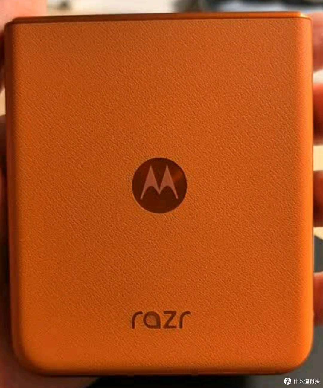邂逅摩托罗拉moto Razr 50热爱橙，解锁折叠屏新潮流