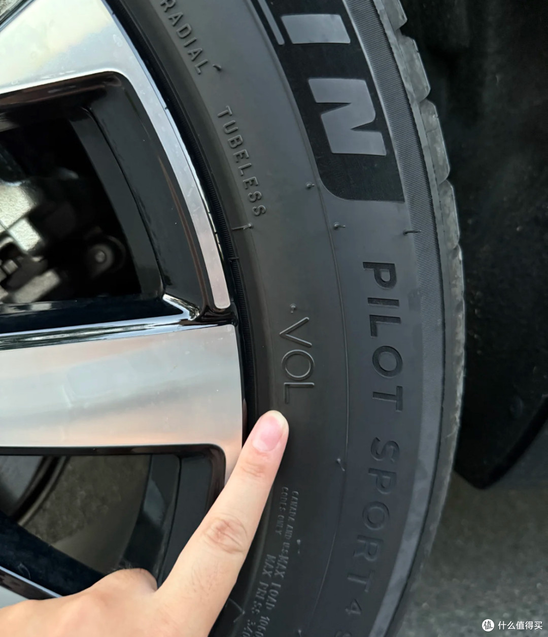 干燥湿滑路面米其林PS4均稳定