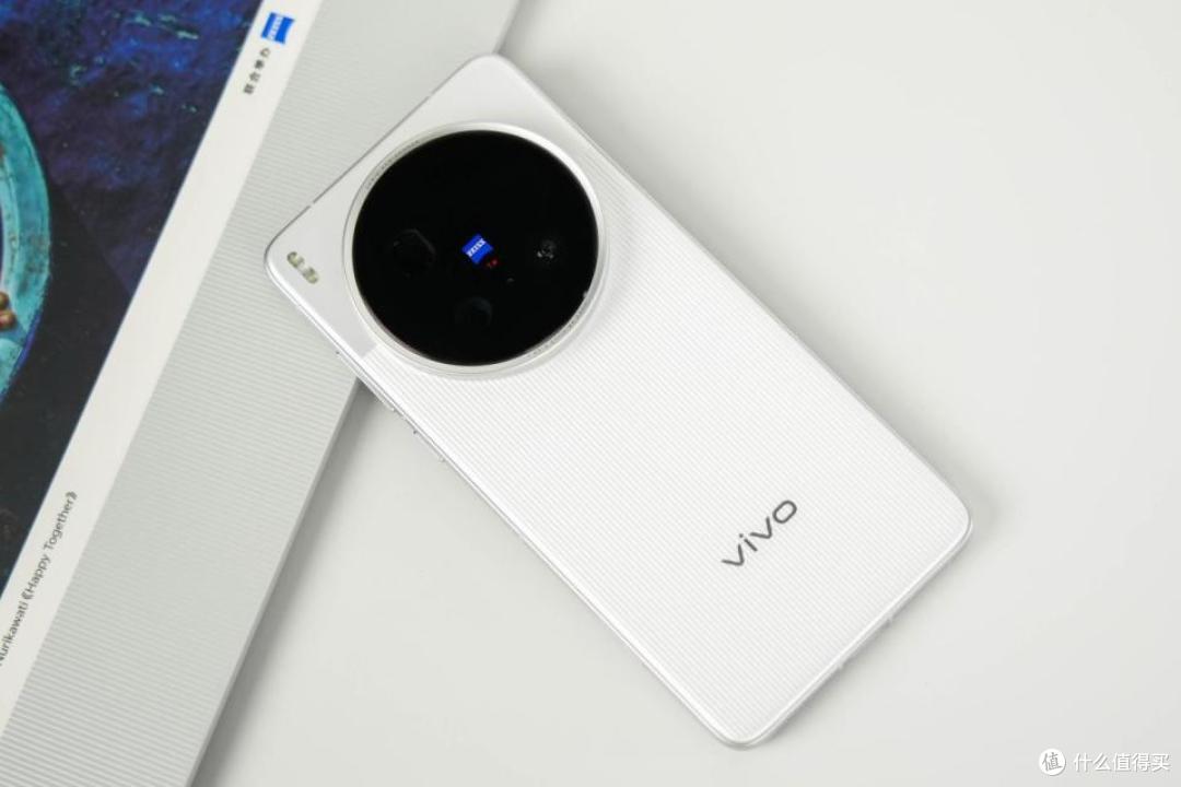 vivo打响“价格战”,2亿像素+105倍变焦+IP69,影像机皇跌至新低