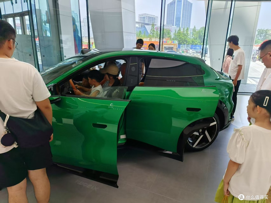 当“性价比”遇上“标杆”，小米YU7与特斯拉Model Y怎么选？