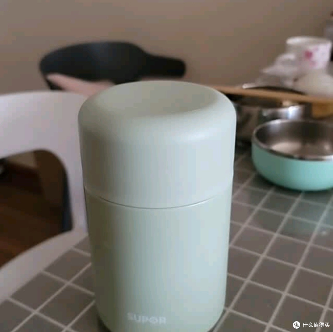 苏泊尔灰豆绿焖烧杯测评：都市通勤与健康饮食的双重守护者