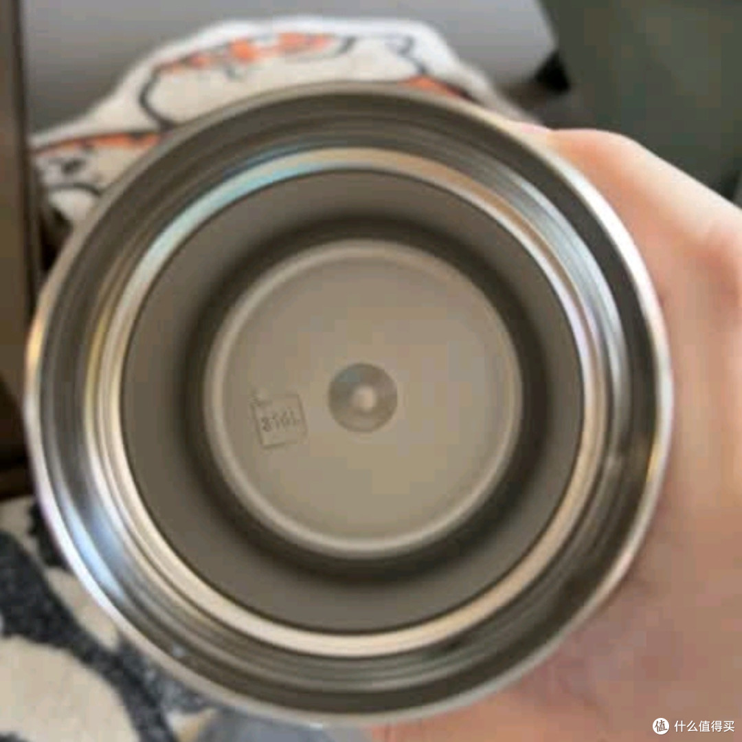 苏泊尔灰豆绿焖烧杯测评：都市通勤与健康饮食的双重守护者