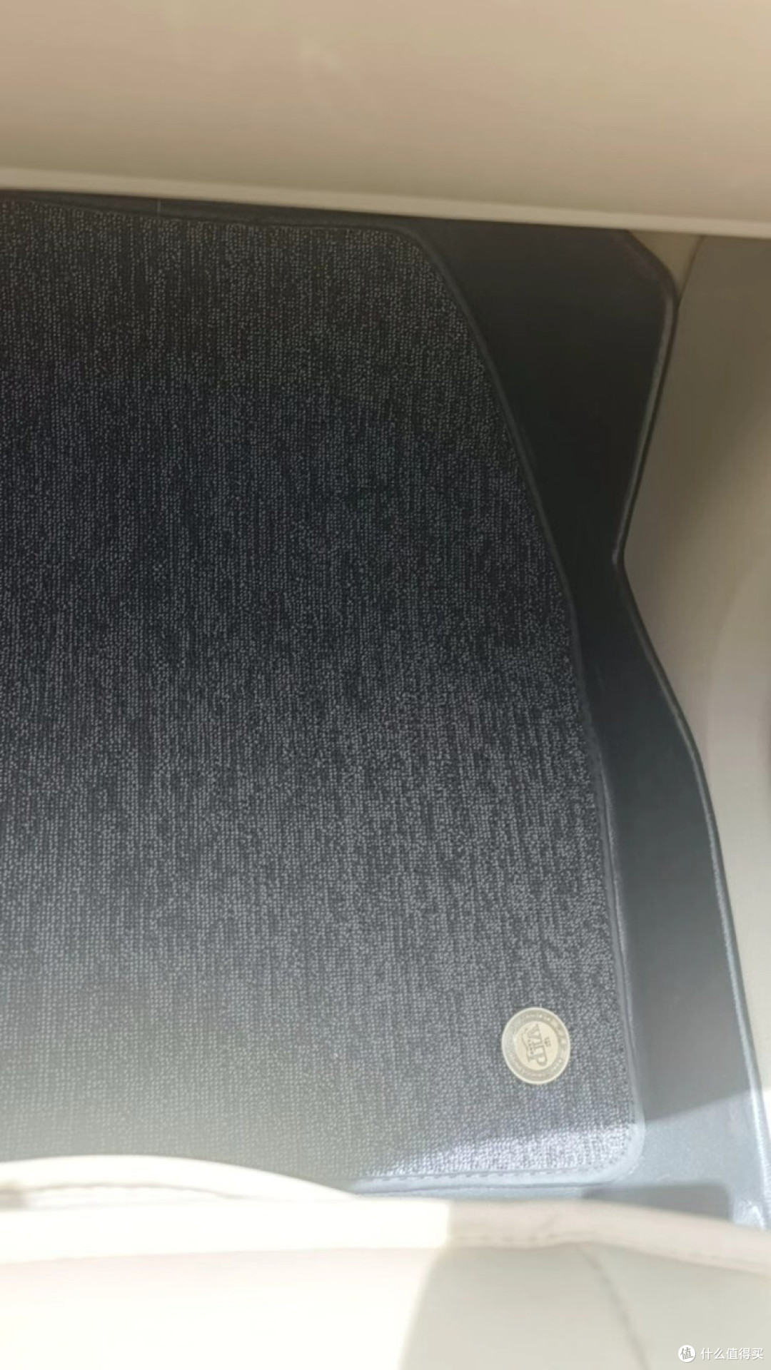 老车内饰焕新：百元脚垫改造