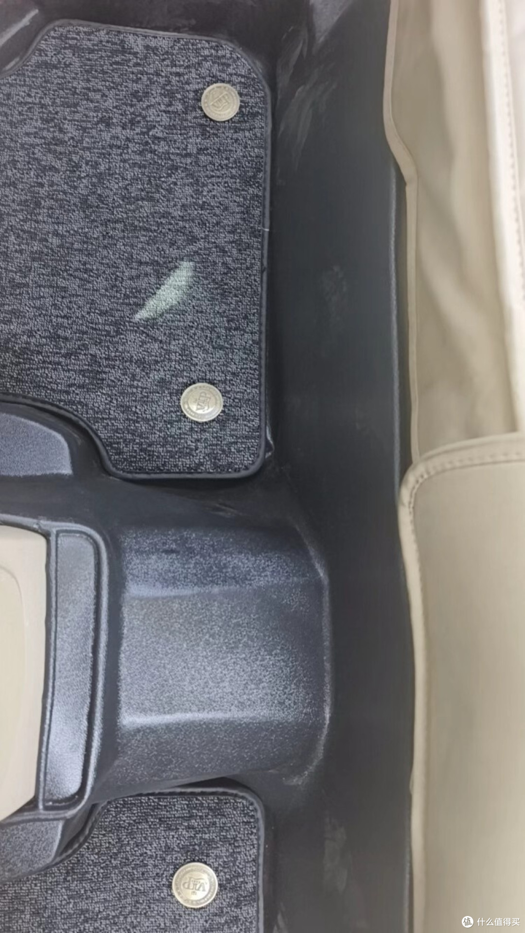 老车内饰焕新:百元脚垫改造