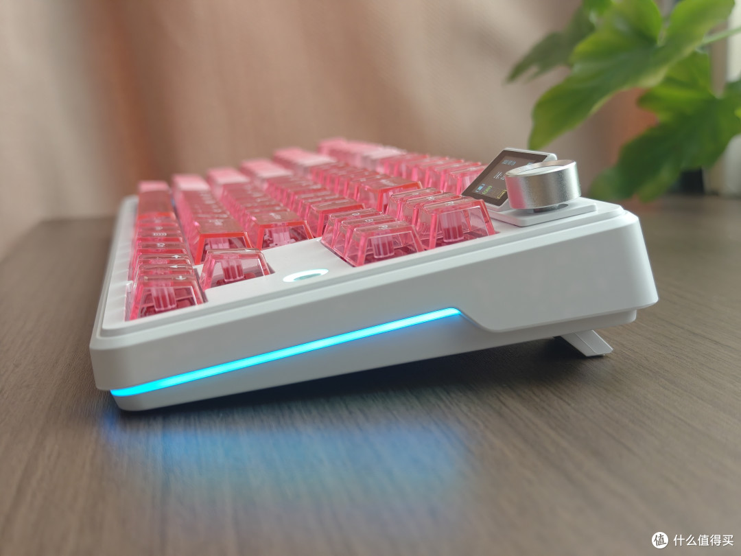 你能想象,猛男在用黑爵MK87粉雾海,是多么有趣的风景线