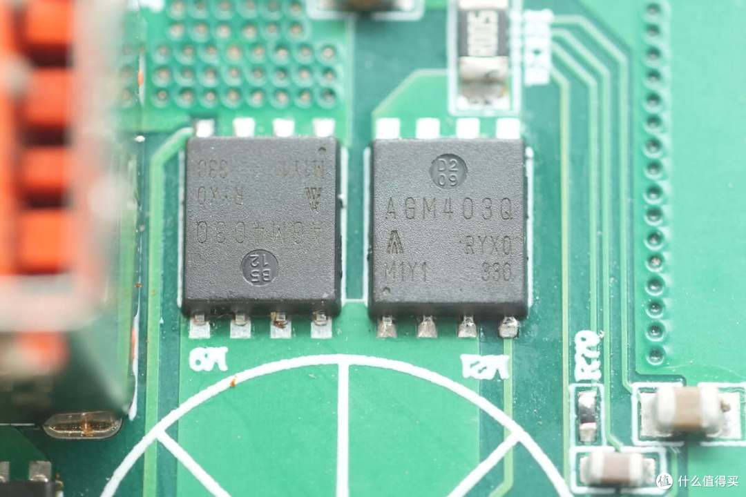 200W可叠加自充功率,纽曼72000mAh便携式储能电源拆解