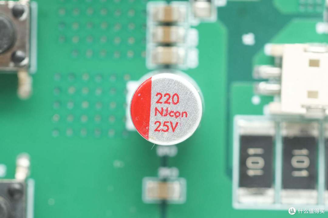 200W可叠加自充功率,纽曼72000mAh便携式储能电源拆解