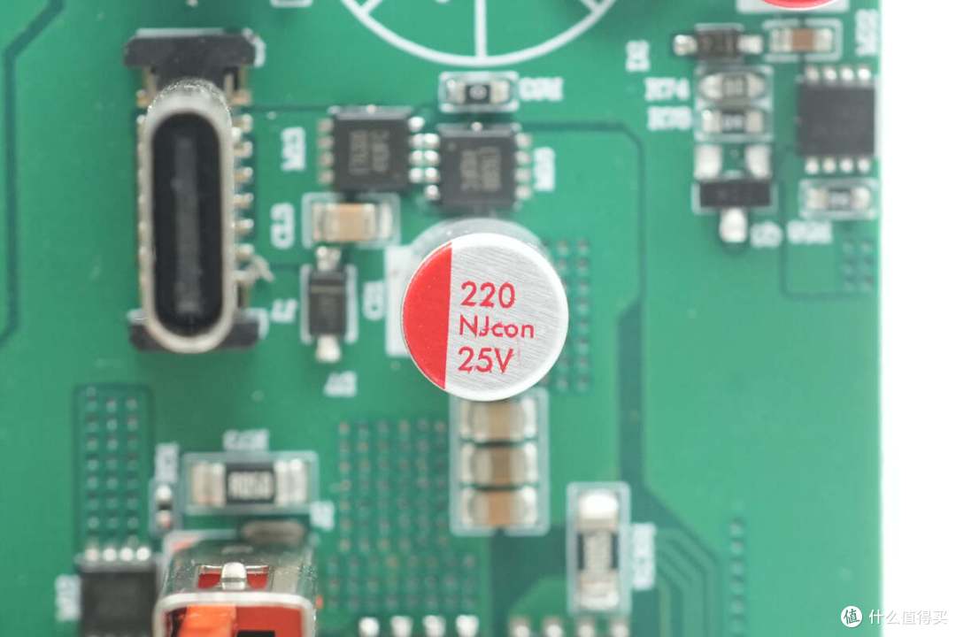 200W可叠加自充功率,纽曼72000mAh便携式储能电源拆解