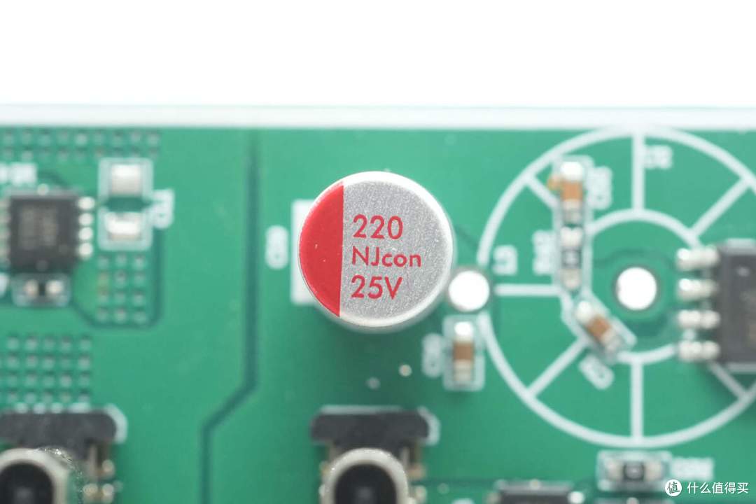 200W可叠加自充功率,纽曼72000mAh便携式储能电源拆解
