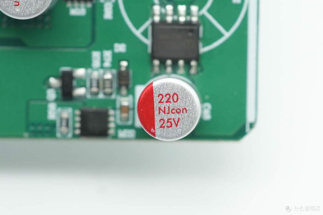 200W可叠加自充功率,纽曼72000mAh便携式储能电源拆解