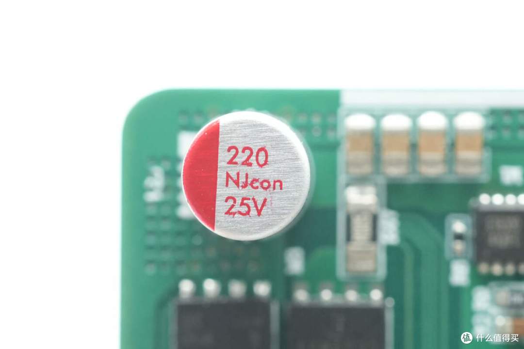 200W可叠加自充功率,纽曼72000mAh便携式储能电源拆解