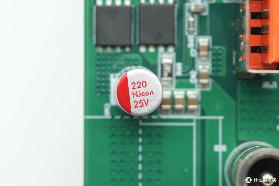 200W可叠加自充功率,纽曼72000mAh便携式储能电源拆解