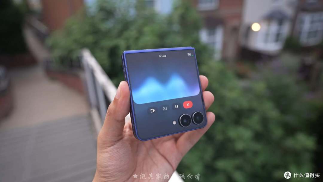 12+256卖7999 三星Z Flip7深度体验 对比Flip6提升多少?值得买吗