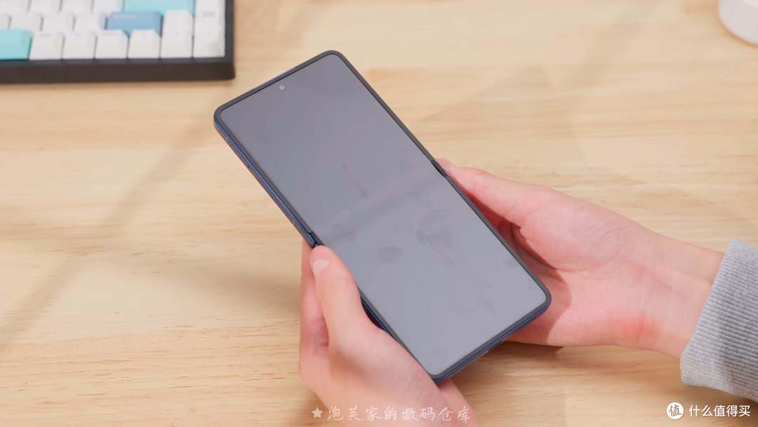 12+256卖7999 三星Z Flip7深度体验 对比Flip6提升多少?值得买吗