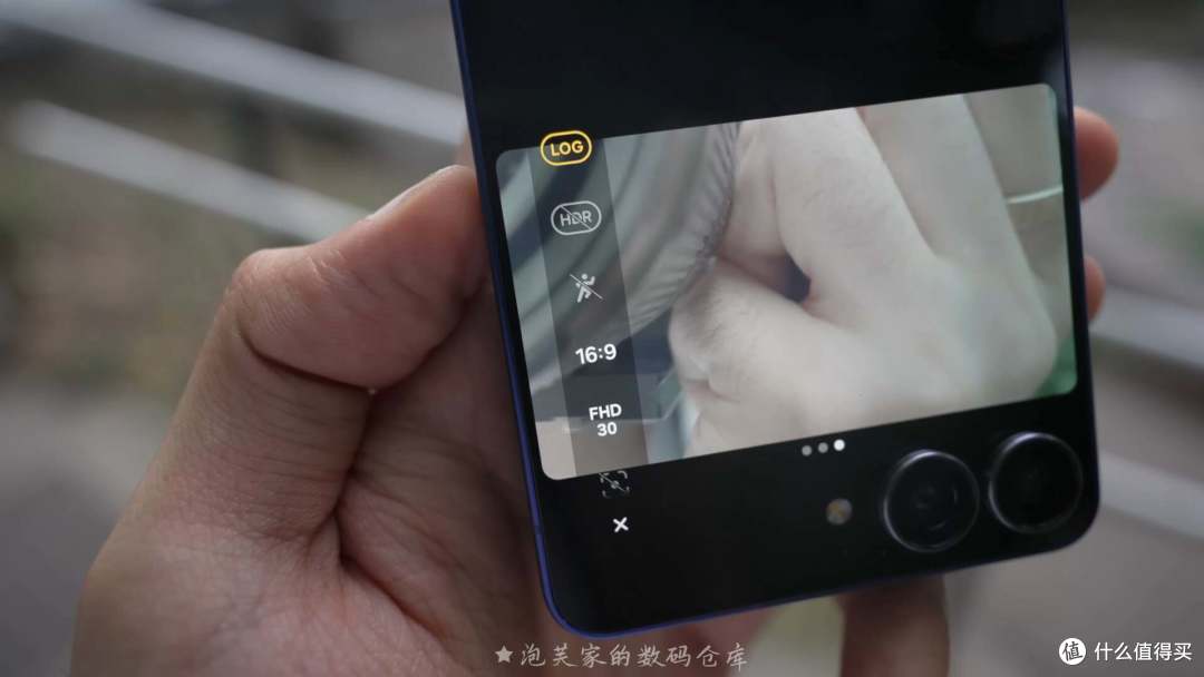 12+256卖7999 三星Z Flip7深度体验 对比Flip6提升多少?值得买吗