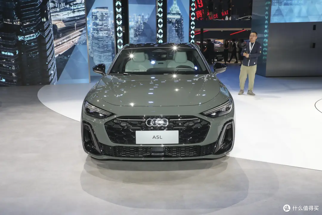 一汽奥迪A5L预售25.68万起!首款搭华为智驾燃油车!标配副驾屏!