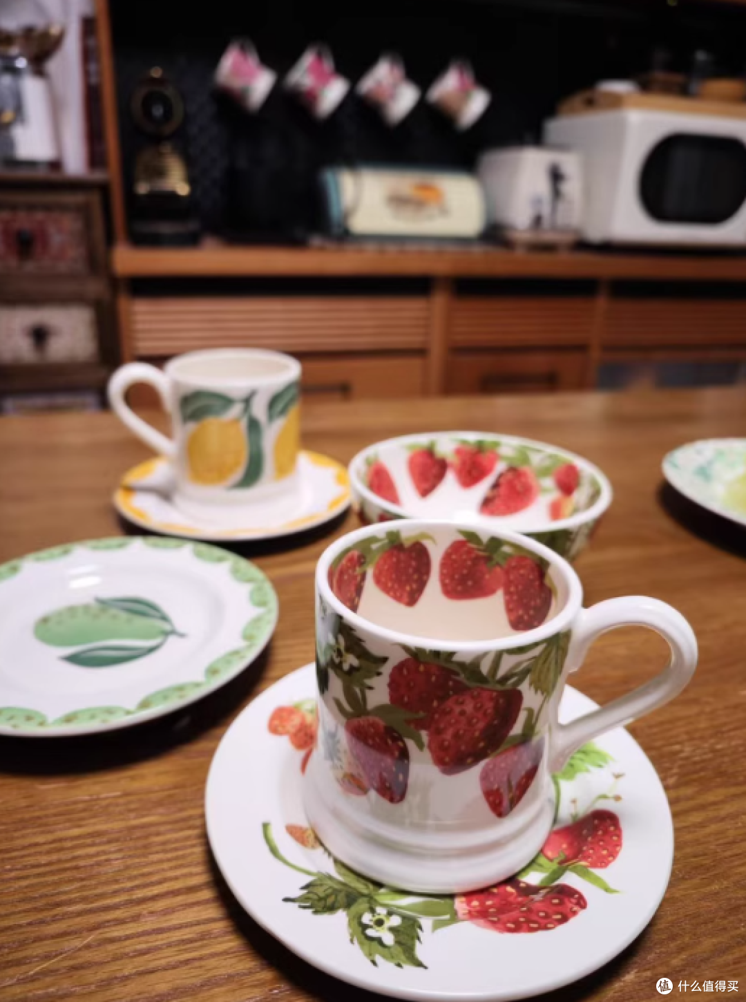 EMMA BRIDGEWATER 夏日花卉马克杯餐盘:釉下彩里的英式田园梦