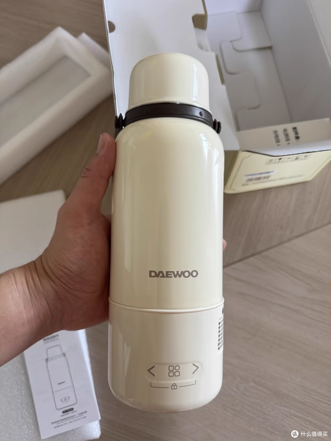 大宇恒温杯:带娃出门冲奶太方便,加热快还能消毒