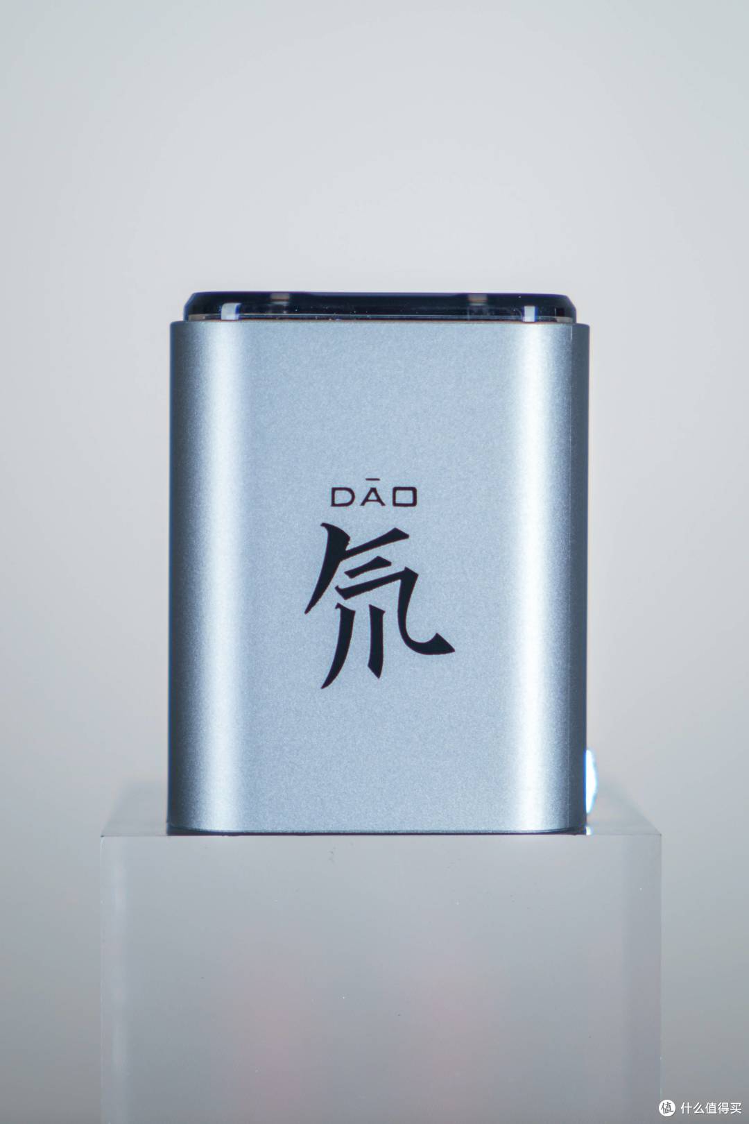 这是我用过设计很硬核酷炫的充电头-红魔氘锋能量块mini65W体验