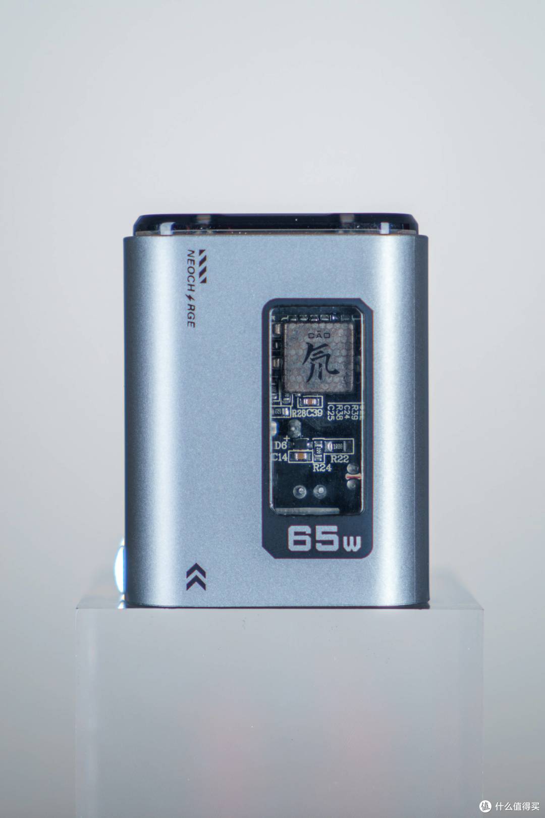 这是我用过设计很硬核酷炫的充电头-红魔氘锋能量块mini65W体验