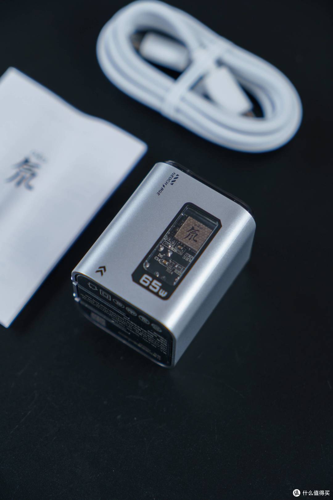 这是我用过设计很硬核酷炫的充电头-红魔氘锋能量块mini65W体验