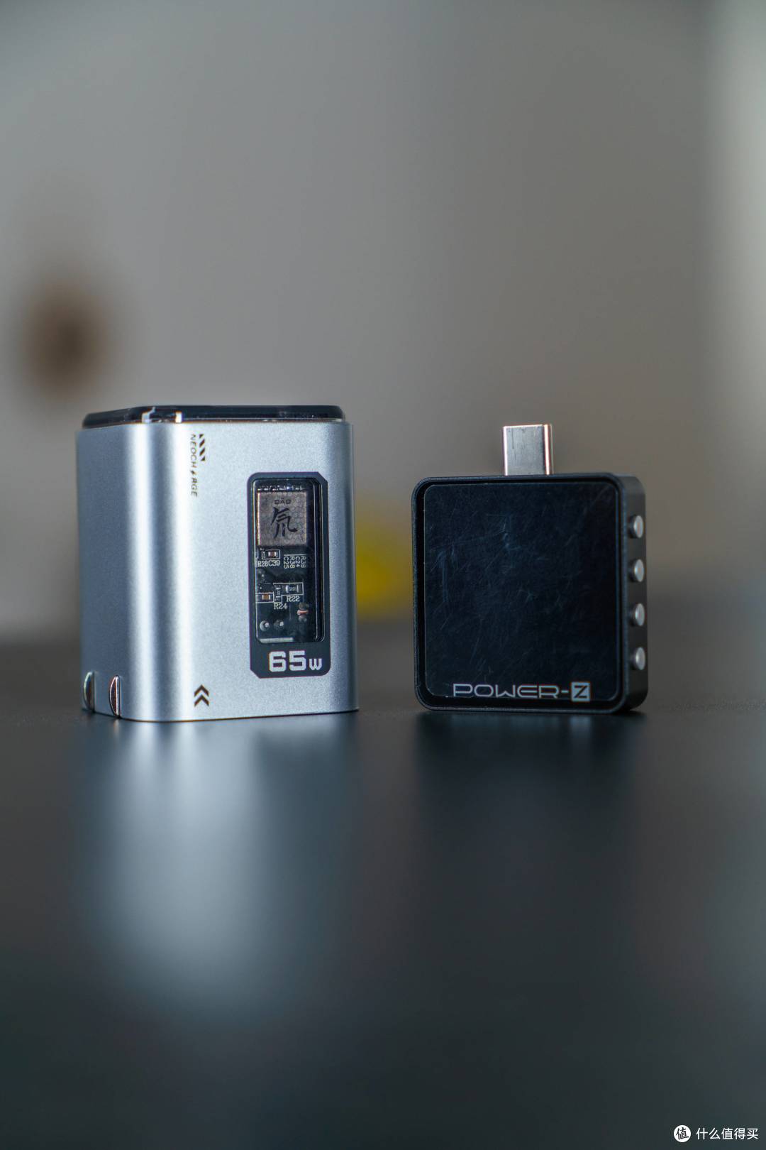 这是我用过设计很硬核酷炫的充电头-红魔氘锋能量块mini65W体验