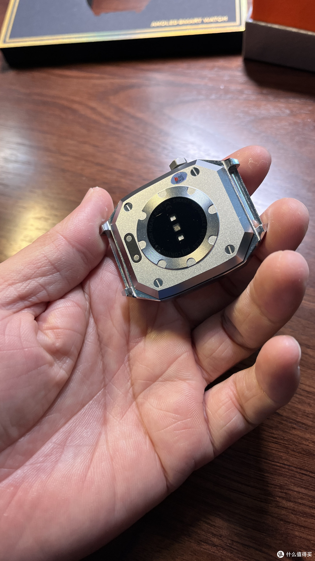 锋芒与温度并存 BLINBLIN HD40金属风智能手表,重新定义腕间智慧