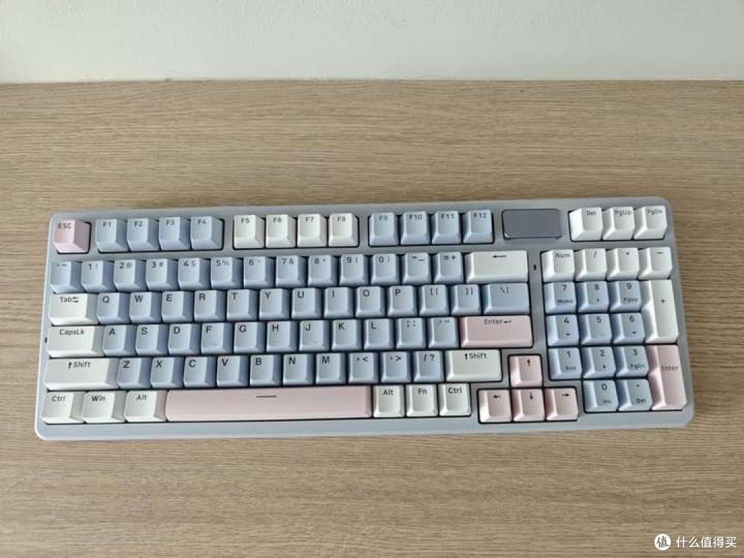 响应迅速、轻巧趁手,高颜值三模机械键盘雷柏V700DIY-98深度体验